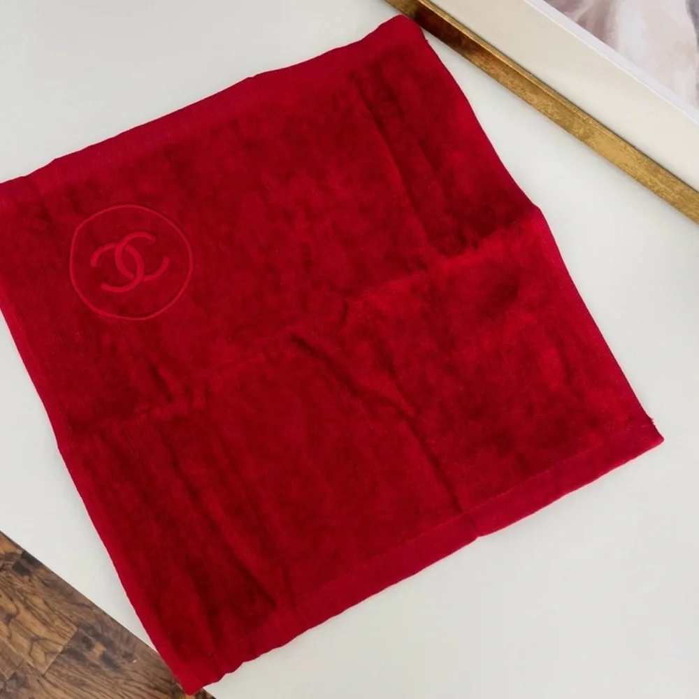 Chanel‎ makeup towel/washcloth set
